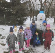 Učíme se venku: zimní sporty - Žabičky a Berušky 